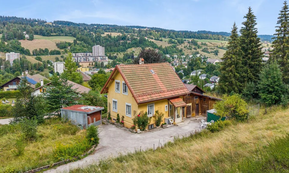 Maison à réinventer sur une parcelle de plus de 2'700 m² – photo 3 sur 11