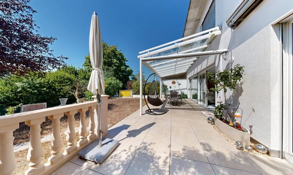 Attraktives 5.5-Zimmer Doppeleinfamilienhaus mit pflegeleichtem Garten – Foto 8 von 11