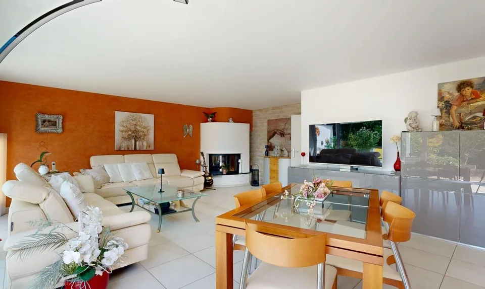 Attraktives 5.5-Zimmer Doppeleinfamilienhaus mit pflegeleichtem Garten – Foto 4 von 11