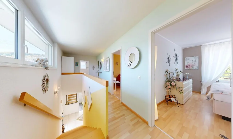 Attraktives 5.5-Zimmer Doppeleinfamilienhaus mit pflegeleichtem Garten – Foto 9 von 11
