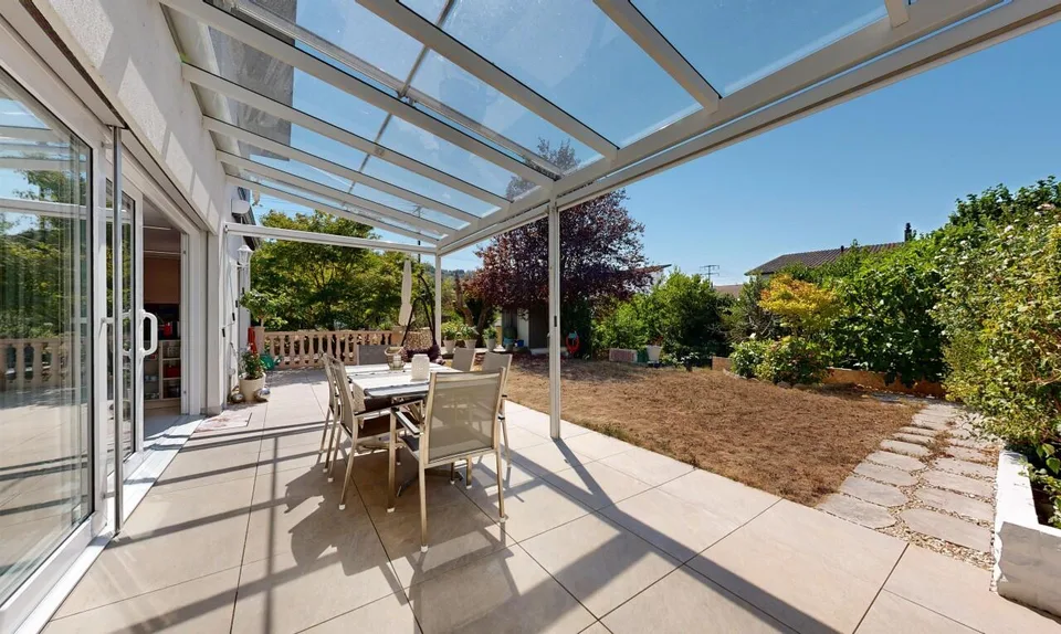 Attraktives 5.5-Zimmer Doppeleinfamilienhaus mit pflegeleichtem Garten – Foto 7 von 11