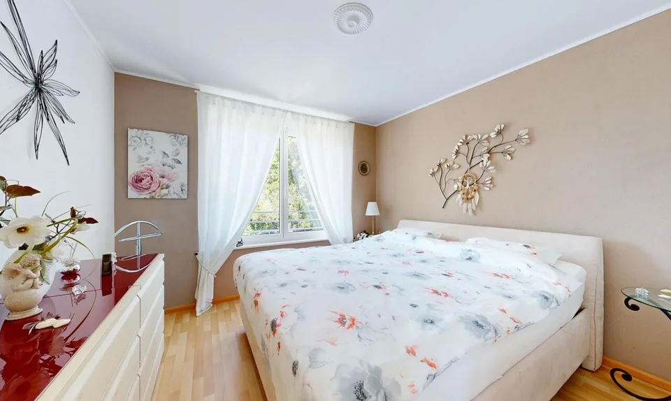 Attraktives 5.5-Zimmer Doppeleinfamilienhaus mit pflegeleichtem Garten – Foto 10 von 11