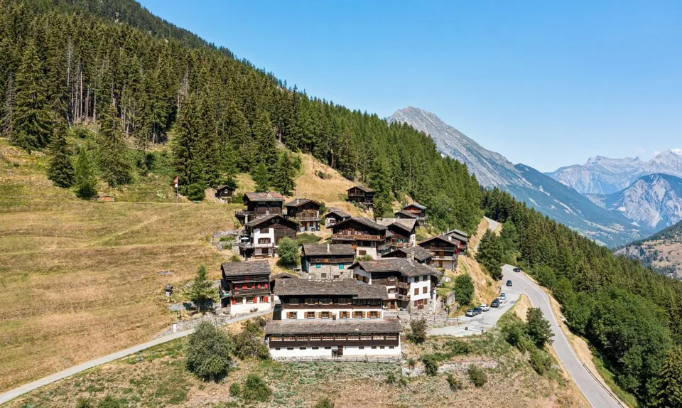 Altes Gästehaus zur Renovierung in Vichères - Architektenprojekte inklusive – Foto 2 von 11