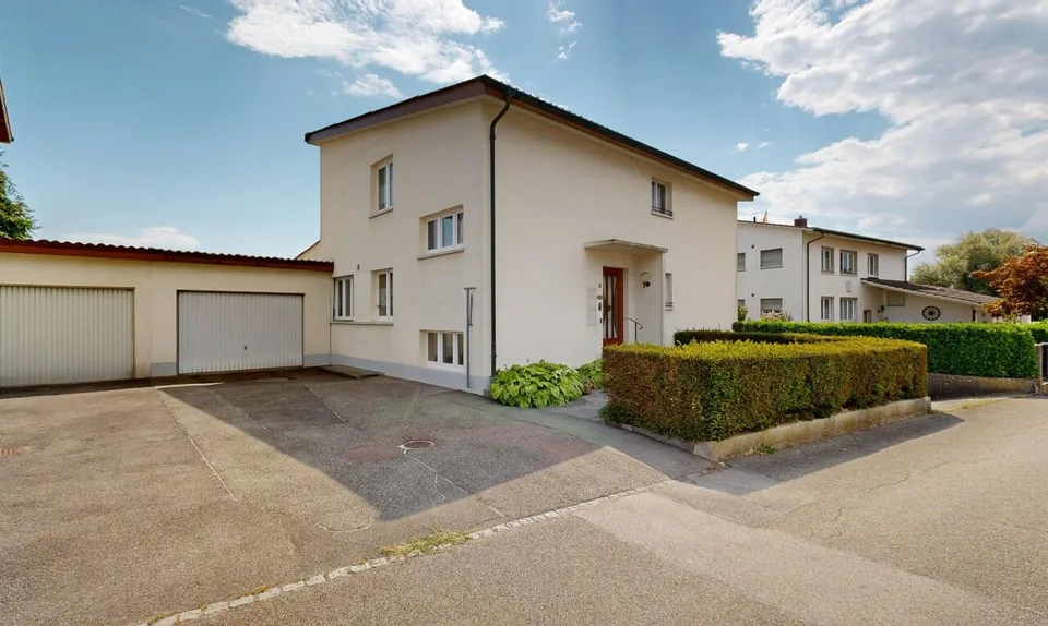 Grosszügiges Einfamilienhaus mit 2 Wohnungen und grossem Garten – Foto 10 von 11