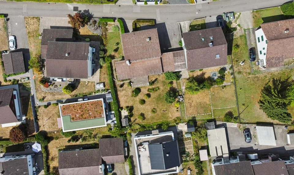 Grosszügiges Einfamilienhaus mit 2 Wohnungen und grossem Garten – Foto 5 von 11
