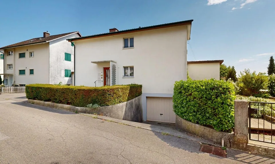 Grosszügiges Einfamilienhaus mit 2 Wohnungen und grossem Garten – Foto 8 von 11