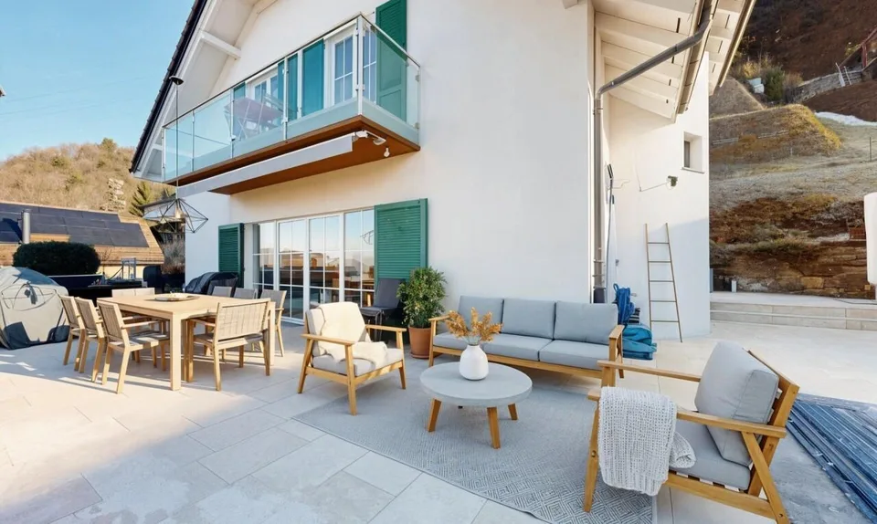 Stunning individual house with panoramic view of the lake in Blonay – photo 9 of 11