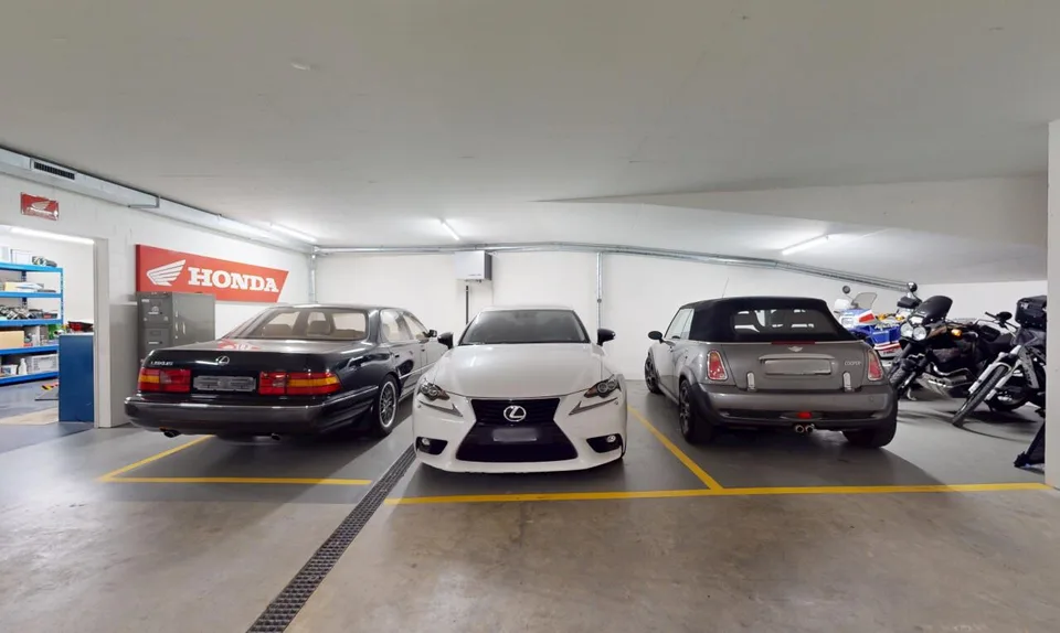 13 minutes de Winterthur - 3 places de garage et atelier – photo 8 sur 13