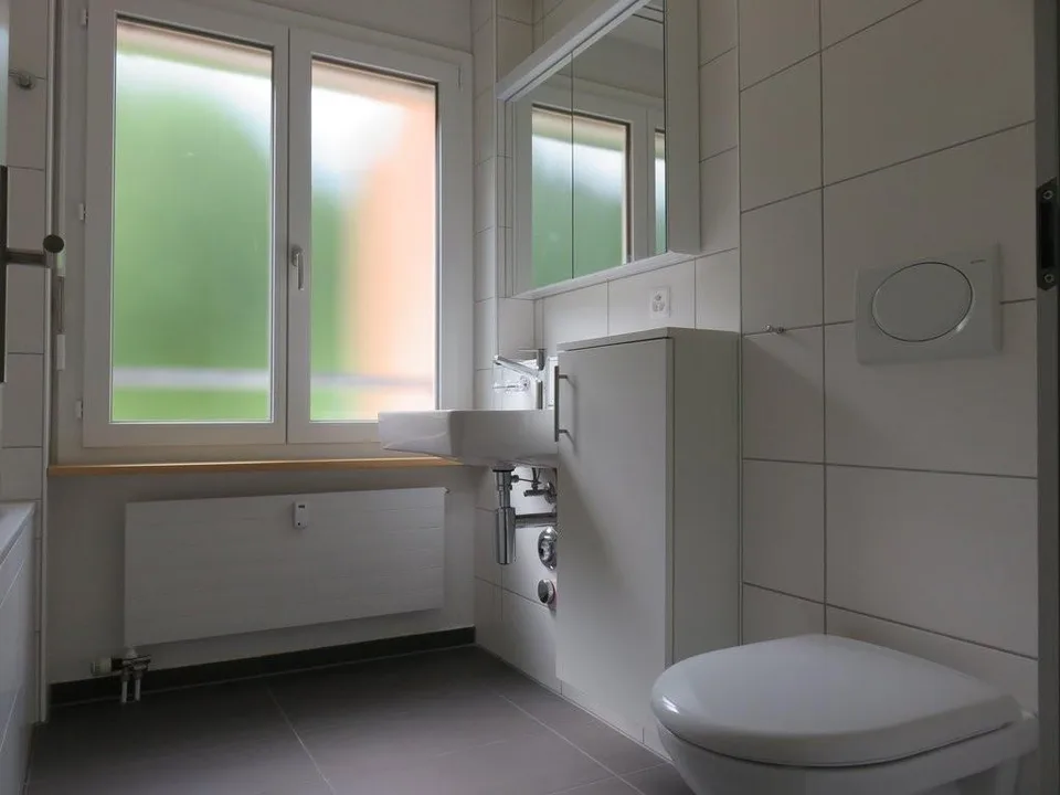 Helle 3-Zimmer-Wohnung mit Balkon in Köniz – Foto 3 von 7