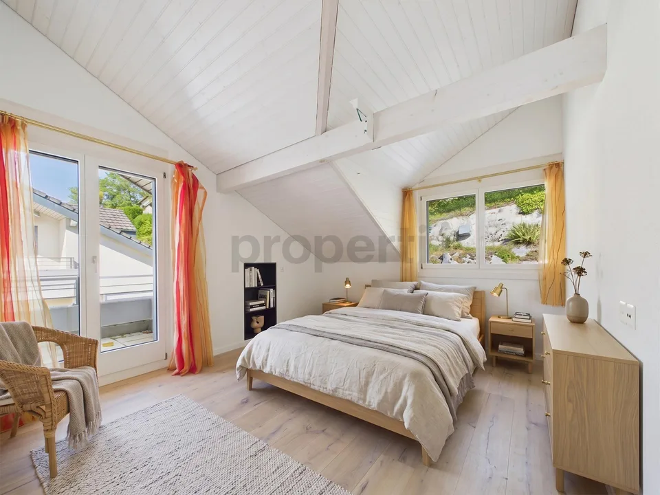 Renovated 6.5-room elegant apartment with elevator and basement, Ennetbürgen