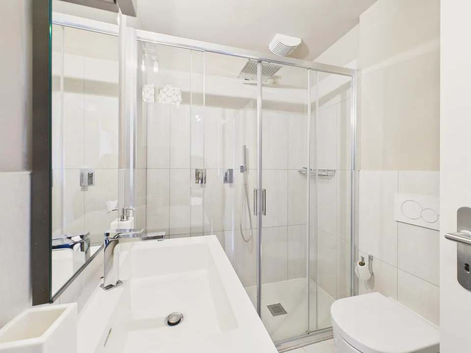 Paradiso: elegante 1.5 locali ristrutturato fronte lago, ideale anc... – Foto 10 von 24