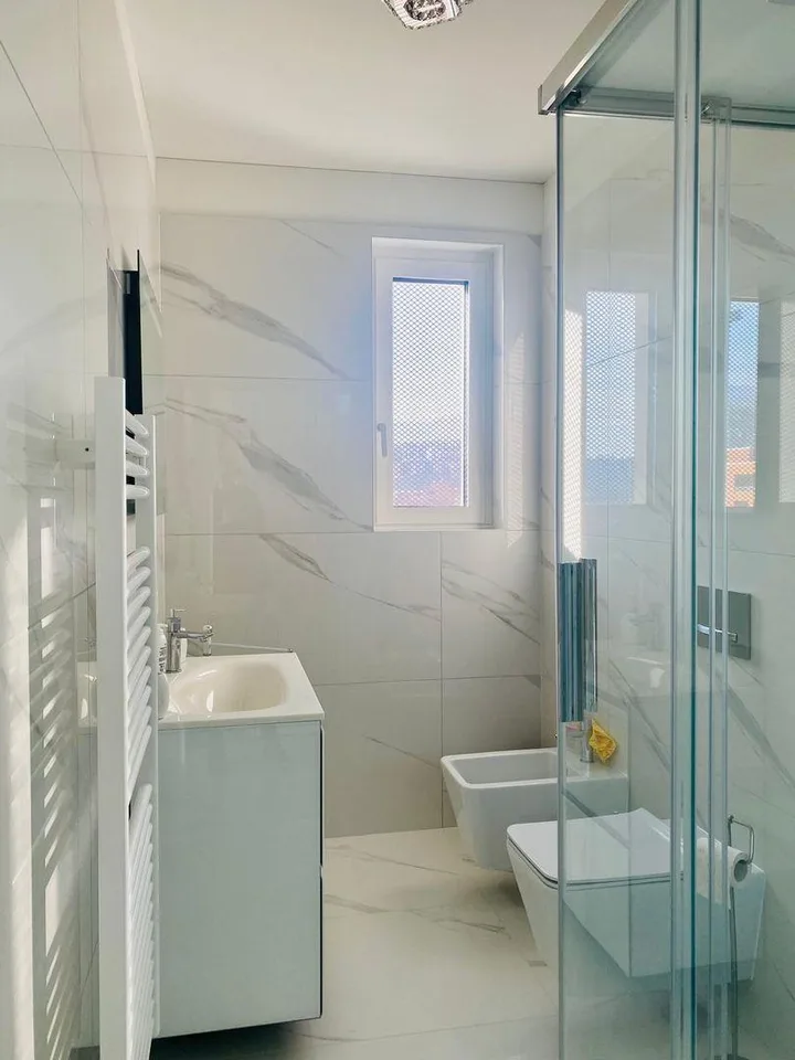 ELEGANTE 2.5-ZIMMER-WOHNUNG IN EINER NEUEN RESIDENZ IN LUGANO – Foto 7 von 13