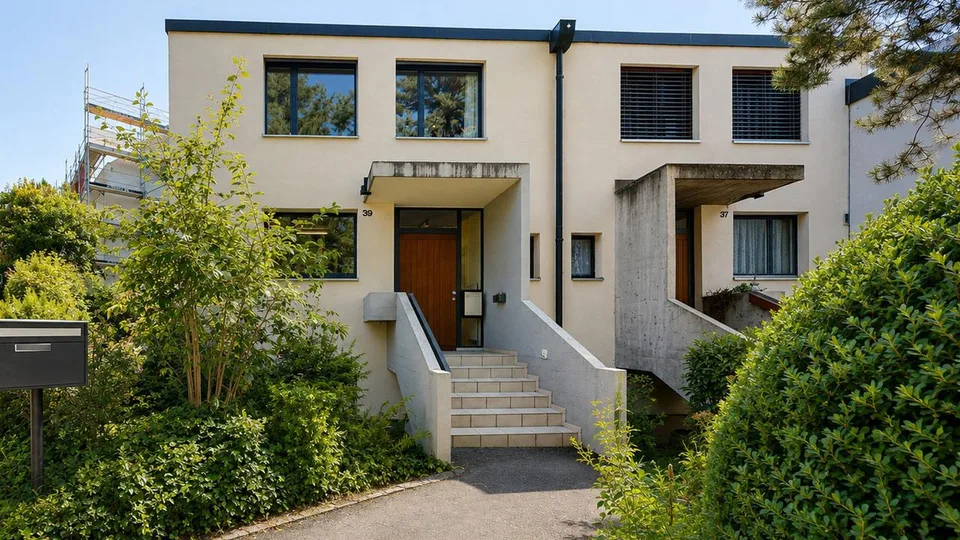 Charmantes 6.5-Zimmer-Doppeleinfamilienhaus an attraktiver Lage – Foto 2 von 17