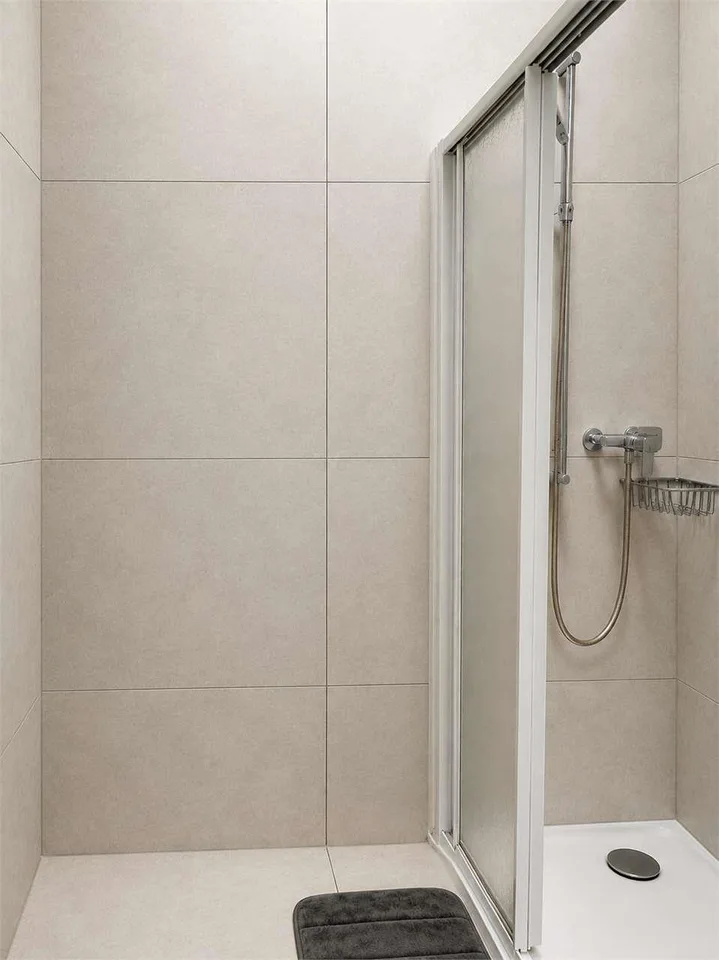 AMPIO SPAZIO COMMERCIALE CON VETRINA – photo 10 sur 10