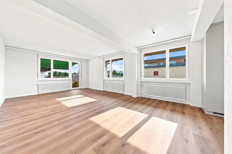 Erstvermietung nach Totalsanierung – 4½-Zimmer-Wohnung in Hünenberg