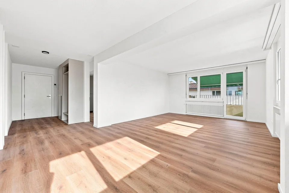 Erstvermietung nach Totalsanierung – 4½-Zimmer-Wohnung in Hünenberg
