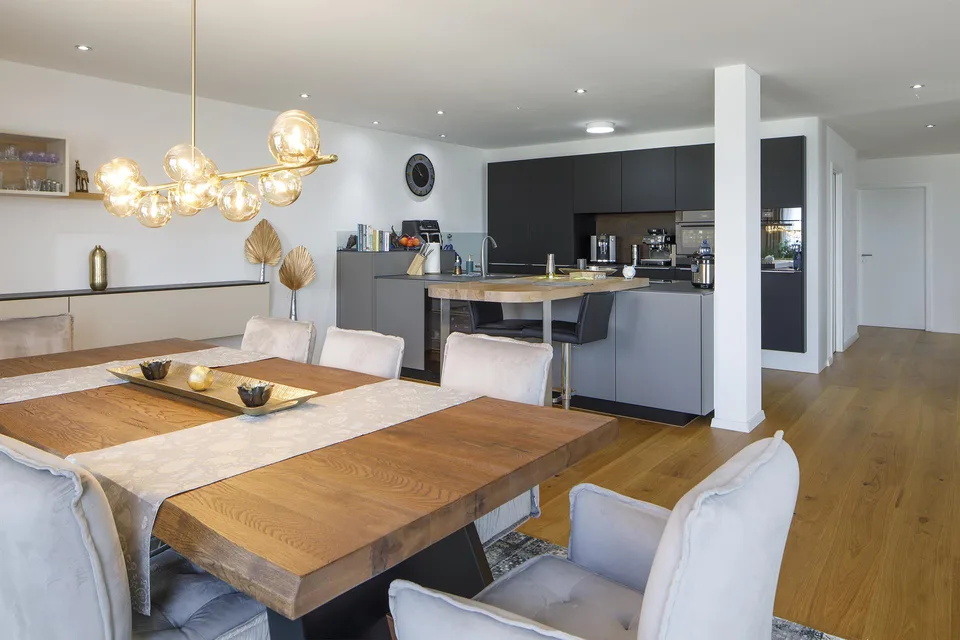 Exklusive 5.5 Zimmer Terrassenwohnung mit Berg- und Panoramasicht – photo 11 sur 21