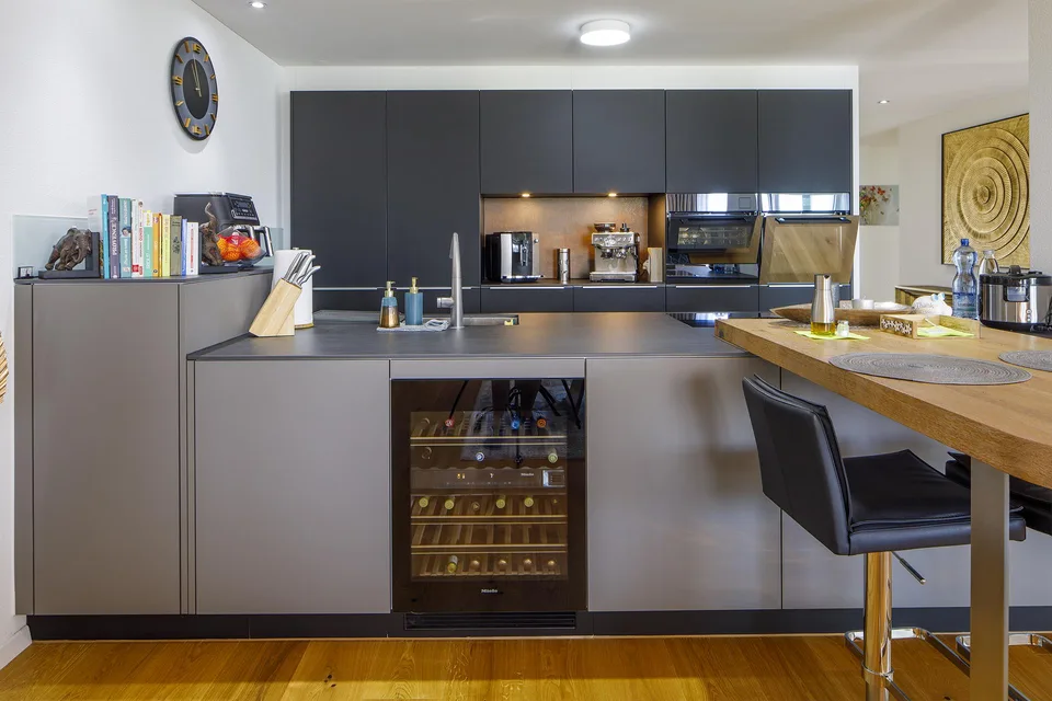 Exklusive 5.5 Zimmer Terrassenwohnung mit Berg- und Panoramasicht – photo 7 sur 21