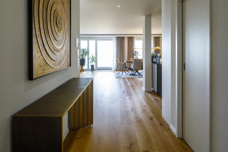 Exklusive 5.5 Zimmer Terrassenwohnung mit Berg- und Panoramasicht – photo 10 sur 21