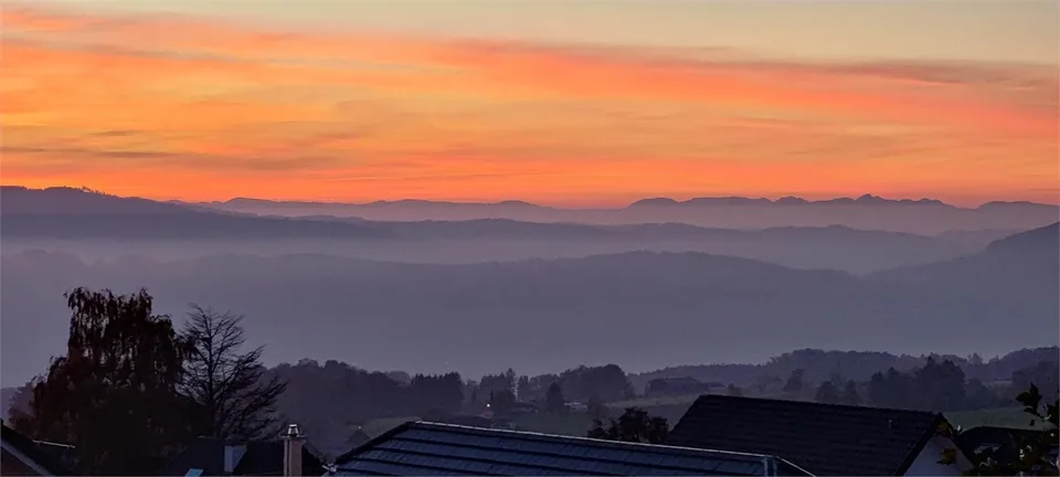 Exklusive 5.5 Zimmer Terrassenwohnung mit Berg- und Panoramasicht – photo 17 sur 21