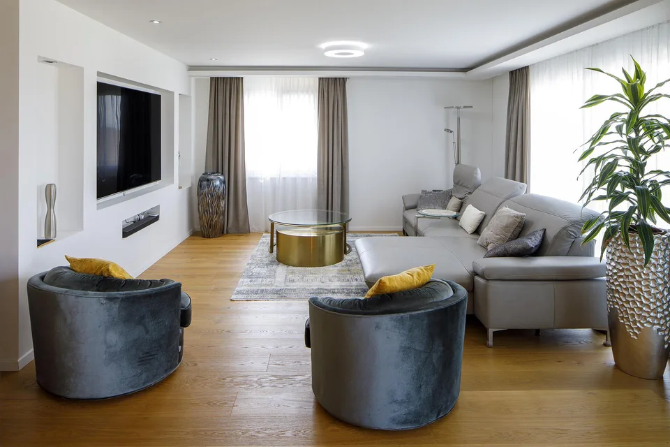 Exklusive 5.5 Zimmer Terrassenwohnung mit Berg- und Panoramasicht – photo 6 sur 21