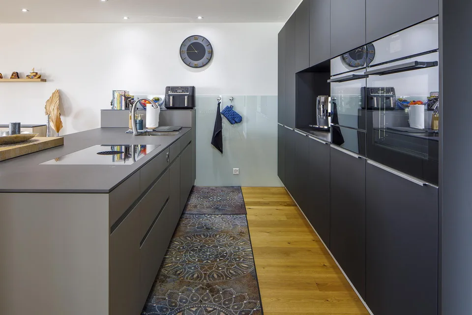 Exklusive 5.5 Zimmer Terrassenwohnung mit Berg- und Panoramasicht – photo 9 sur 21