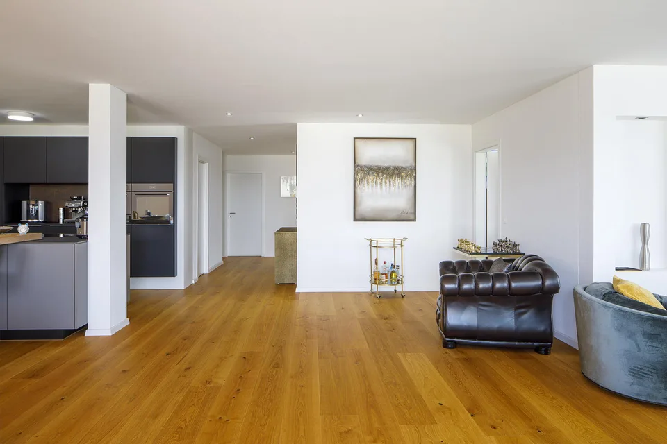 Exklusive 5.5 Zimmer Terrassenwohnung mit Berg- und Panoramasicht – photo 12 sur 21