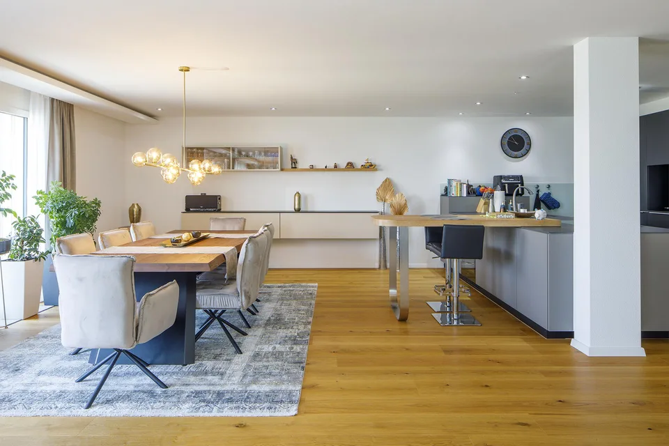 Exklusive 5.5 Zimmer Terrassenwohnung mit Berg- und Panoramasicht – photo 8 sur 21