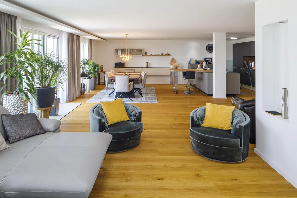 Exklusive 5.5 Zimmer Terrassenwohnung mit Berg- und Panoramasicht – photo 5 sur 21