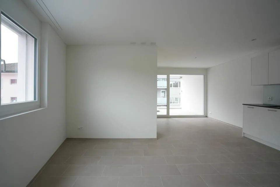 Moderne 2.5-Zimmer-Attikawohnung mit Loggia in Bazenheid