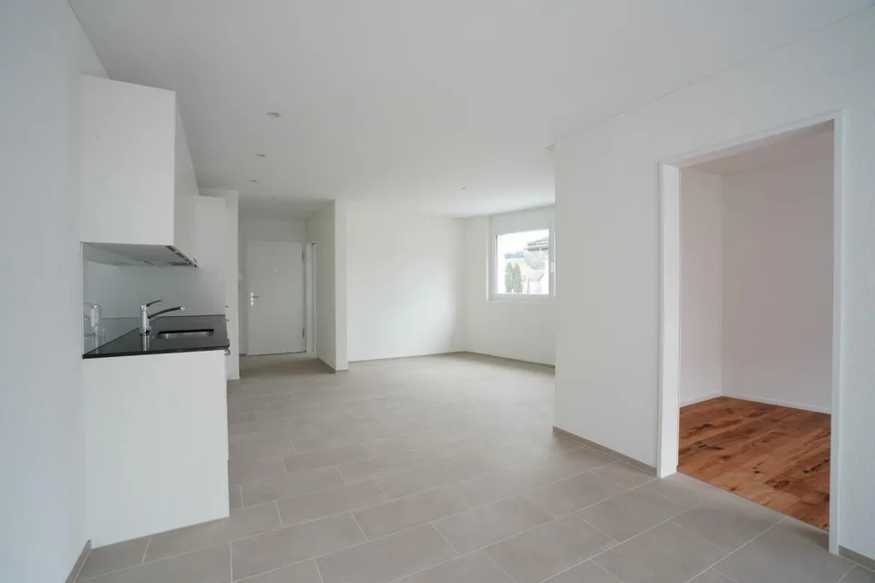 Moderne 2.5-Zimmer-Attikawohnung mit Loggia in Bazenheid