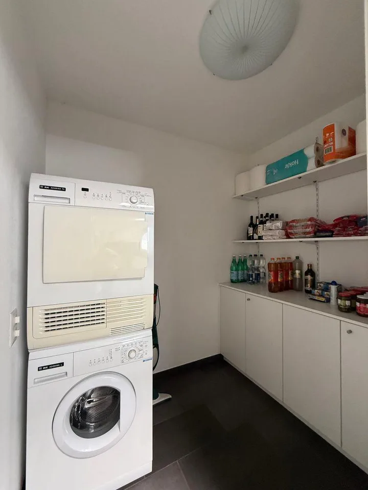 Neubau • Über 200 m² private Terrassen • Jacuzzi • Panoramablick • 3 Parkplätze – Foto 9 von 9