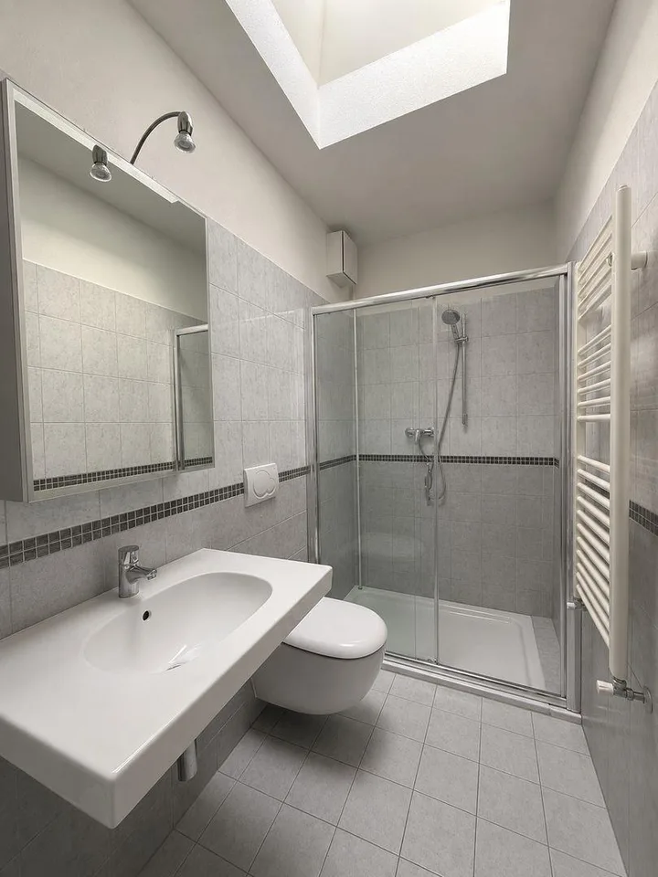 Neubau • Über 200 m² private Terrassen • Jacuzzi • Panoramablick • 3 Parkplätze – Foto 6 von 9
