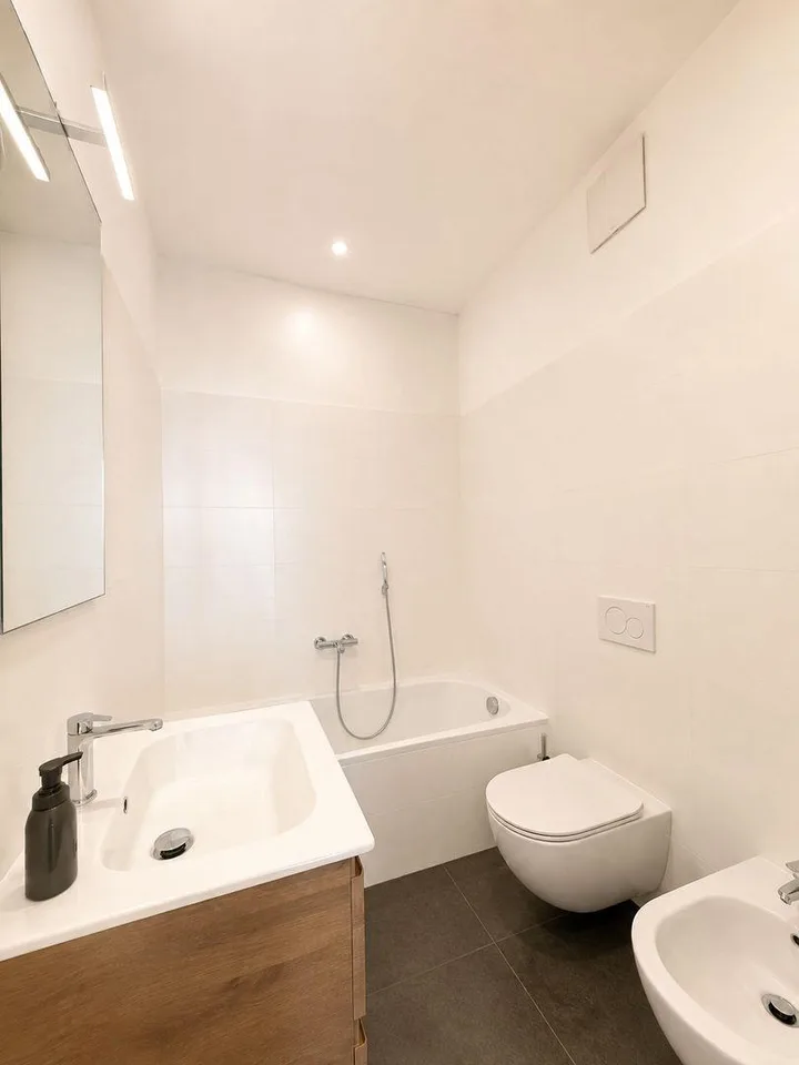 Exklusives Dachgeschoss-Duplex mit 5,5 Zimmern, Panoramabalkon und privatem Garten im Herzen von Origlio