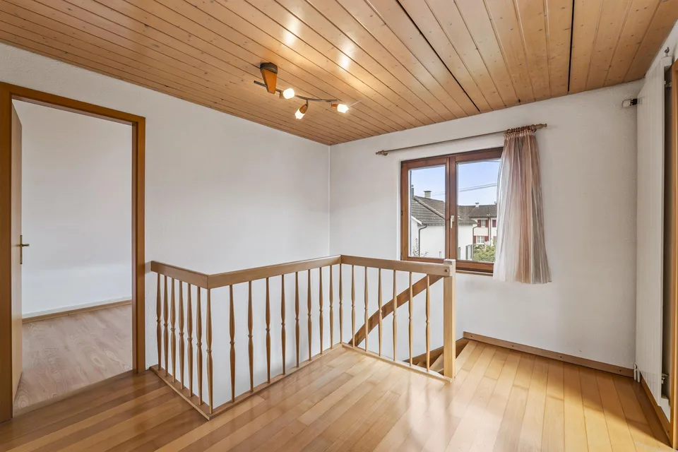 Charmantes 4.5 Zimmer EFH an sonniger Lage und ruhigem Wohnquartier – foto 6 di 18