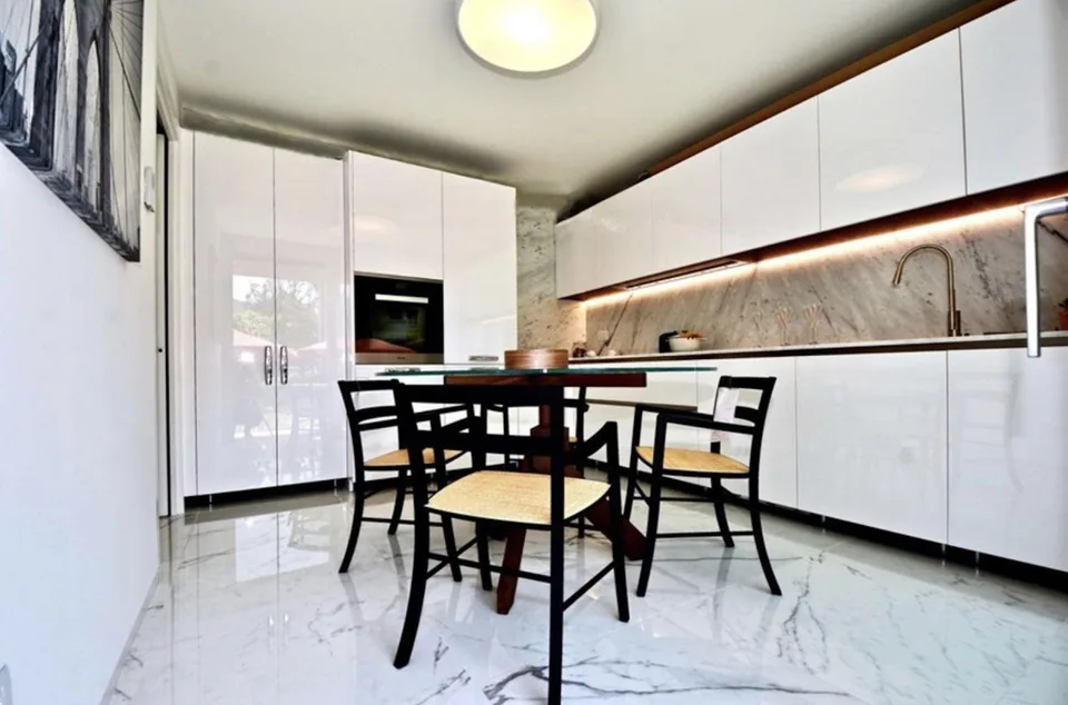 NUOVA CASA DI 6.5 LOCALI SUL LAGO