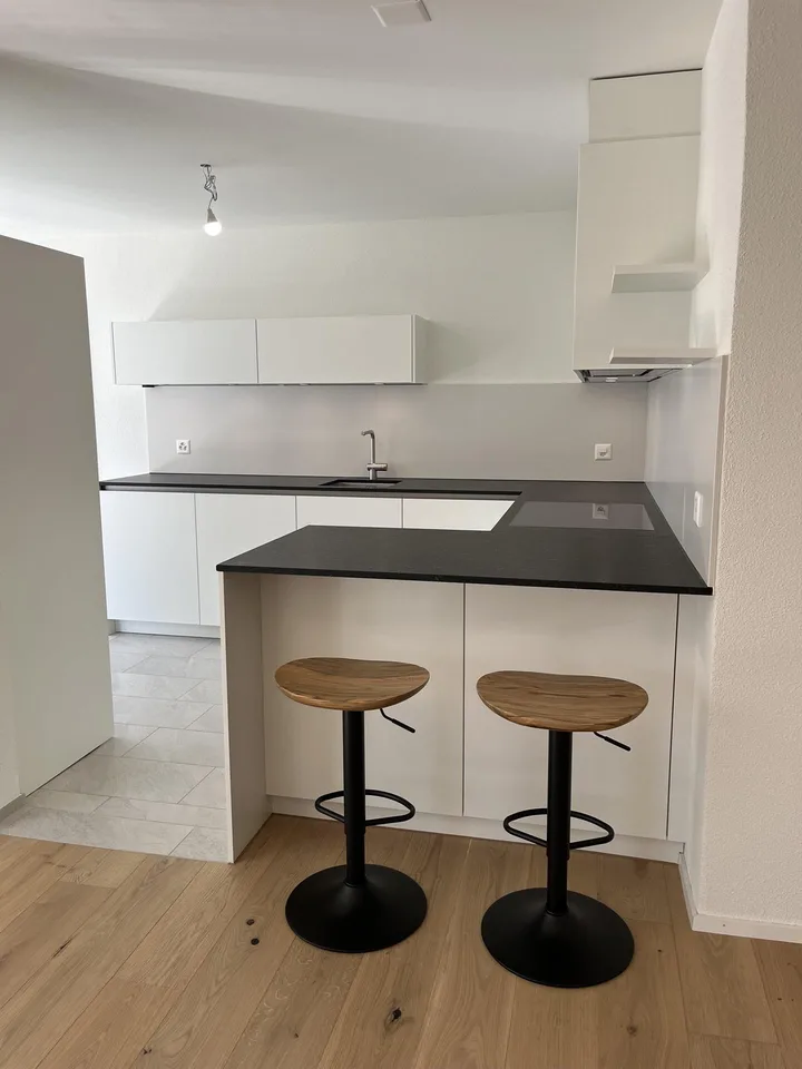 ERSTBEZUG nach vollständiger Renovation - 109 m2 mit Balkon und Lift – foto 9 di 30