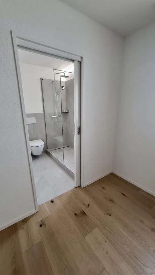 ERSTBEZUG nach vollständiger Renovation - 109 m2 mit Balkon und Lift – foto 16 di 30