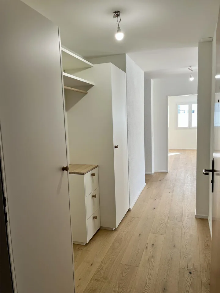 ERSTBEZUG nach vollständiger Renovation - 109 m2 mit Balkon und Lift – foto 4 di 30