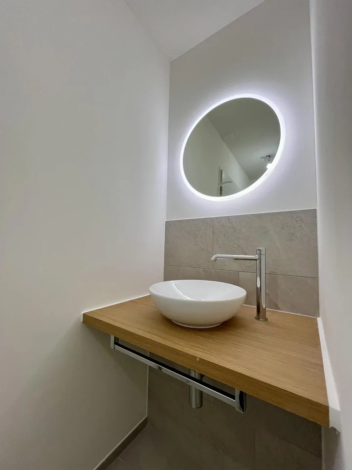ERSTBEZUG nach vollständiger Renovation - 109 m2 mit Balkon und Lift – foto 3 di 30
