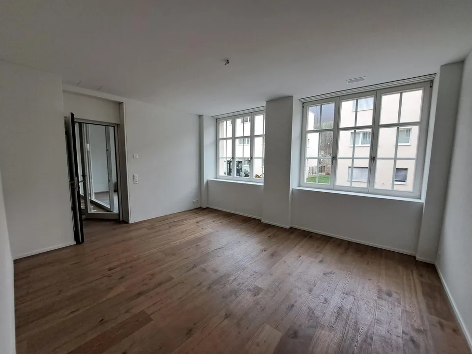 2.5-Zimmer Wohnung mit Loggia, Gartensitzplatz und Garage – Foto 7 von 12