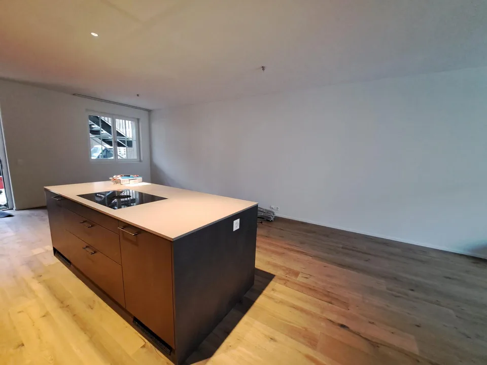 2.5-Zimmer Wohnung mit Loggia, Gartensitzplatz und Garage – Foto 2 von 12