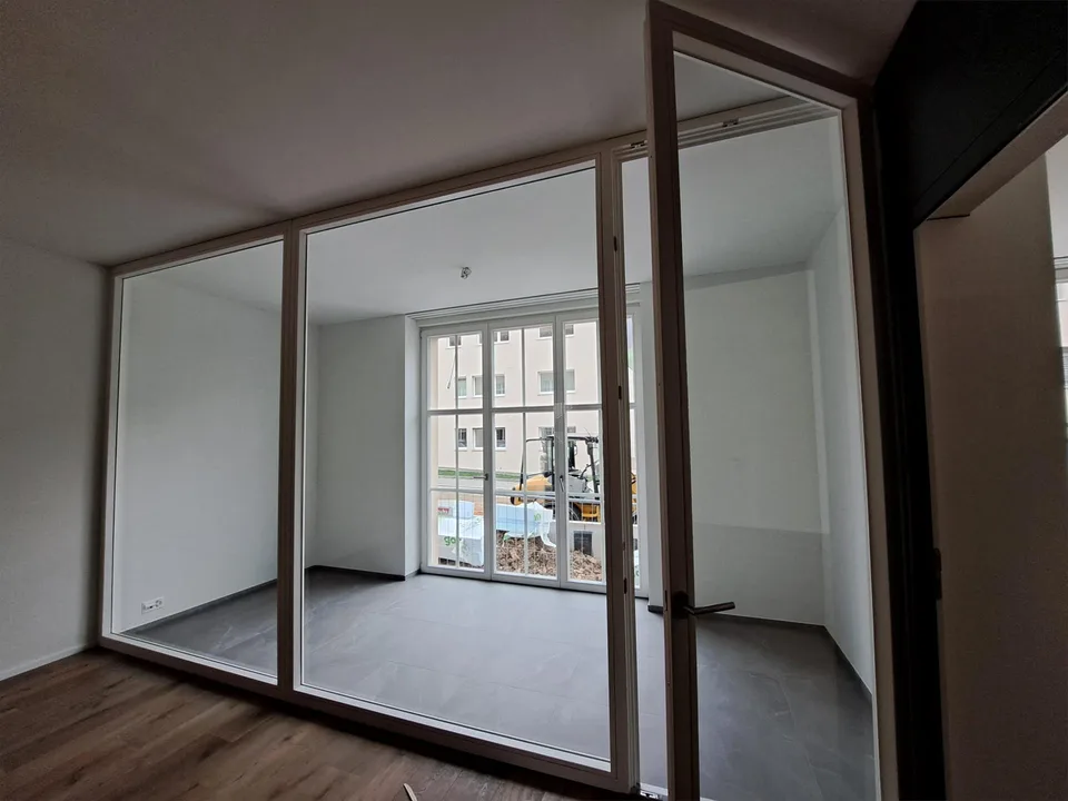 2.5-Zimmer Wohnung mit Loggia, Gartensitzplatz und Garage – Foto 4 von 12