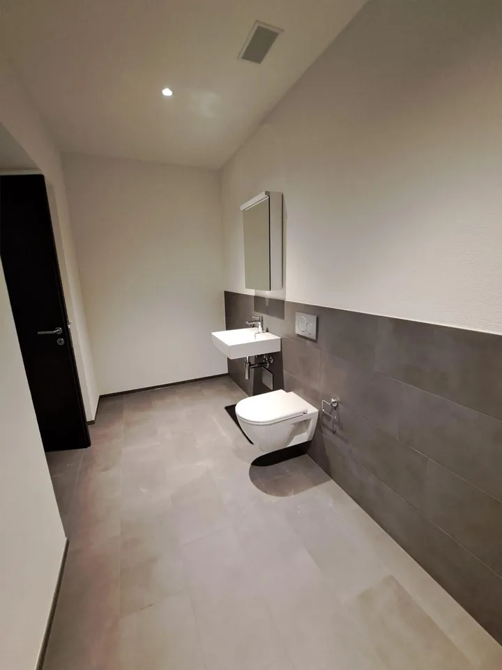 2.5-Zimmer Wohnung mit Loggia, Gartensitzplatz und Garage – Foto 6 von 12