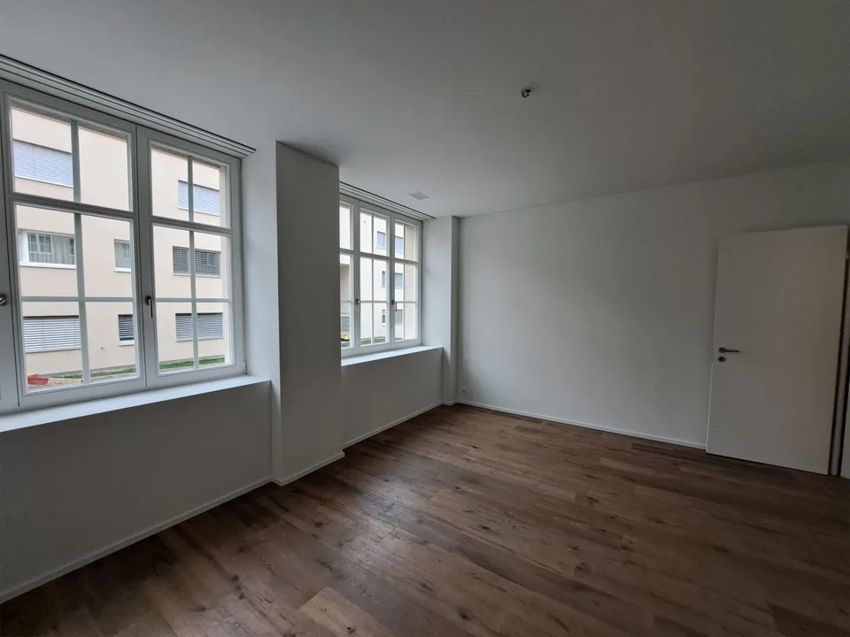 2.5-Zimmer Wohnung mit Loggia, Gartensitzplatz und Garage – Foto 8 von 12