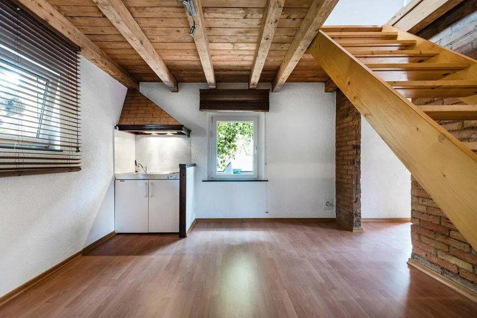 Atelier d'habitation dans un style de bâtiment ancien idyllique