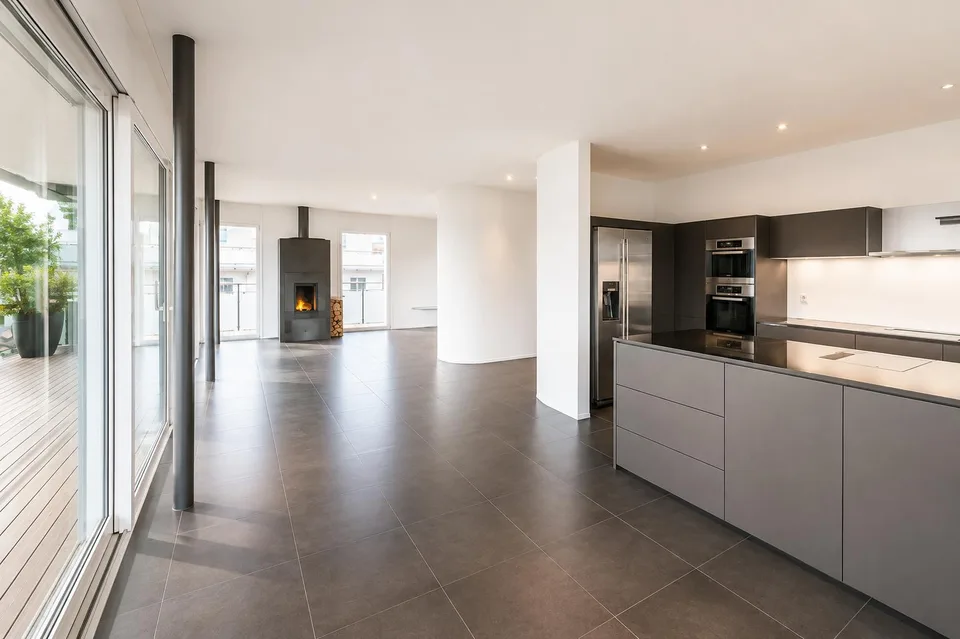 162 m² Attikawohnung mit Rundum-Terrasse, Alpenblick & direktem Liftzu – Foto 5 von 18