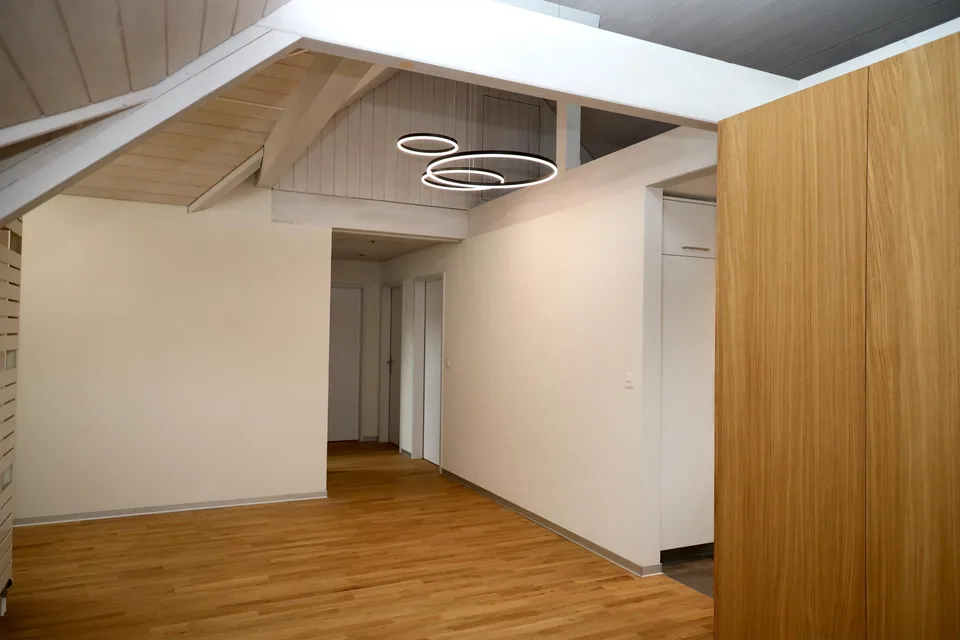Neu renovierte 4 1/2 Zimmerwohnung