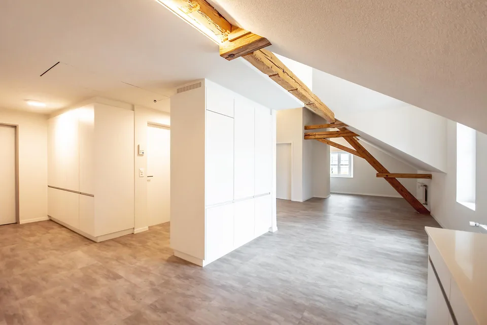 Traumhaftschöne, 4½-Zimmer-Dachwohnung in Altbau im Herzen von Eschenz