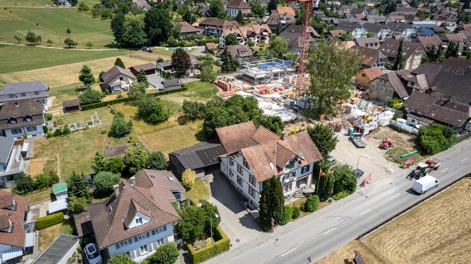 Maison d'habitation et commerciale avec potentiel de développement et terrain à bâtir à Madiswil – photo 4 sur 13